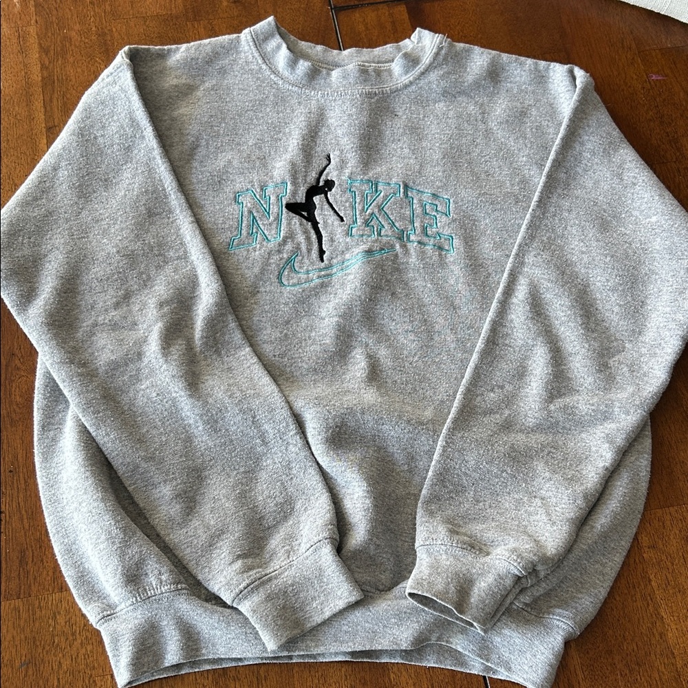 Nike Gray Crewneck Girl’s Sweater with Dancer embroidered